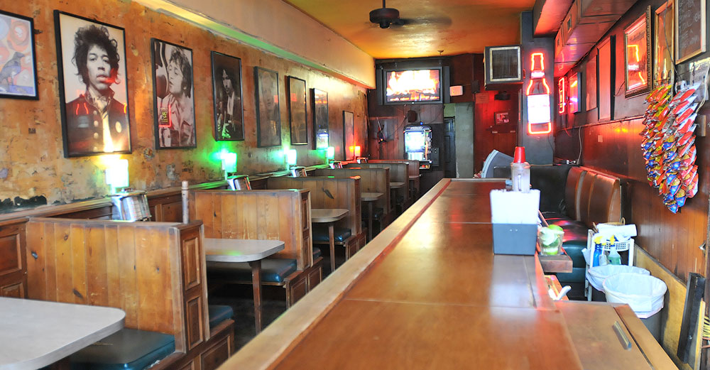 Raven Bar & Grill